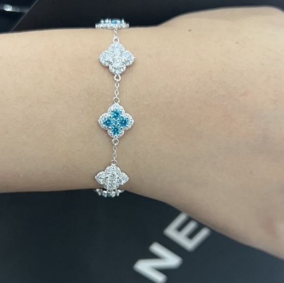 18k white gold baby blue diamond bracelet - Picture 5 of 10